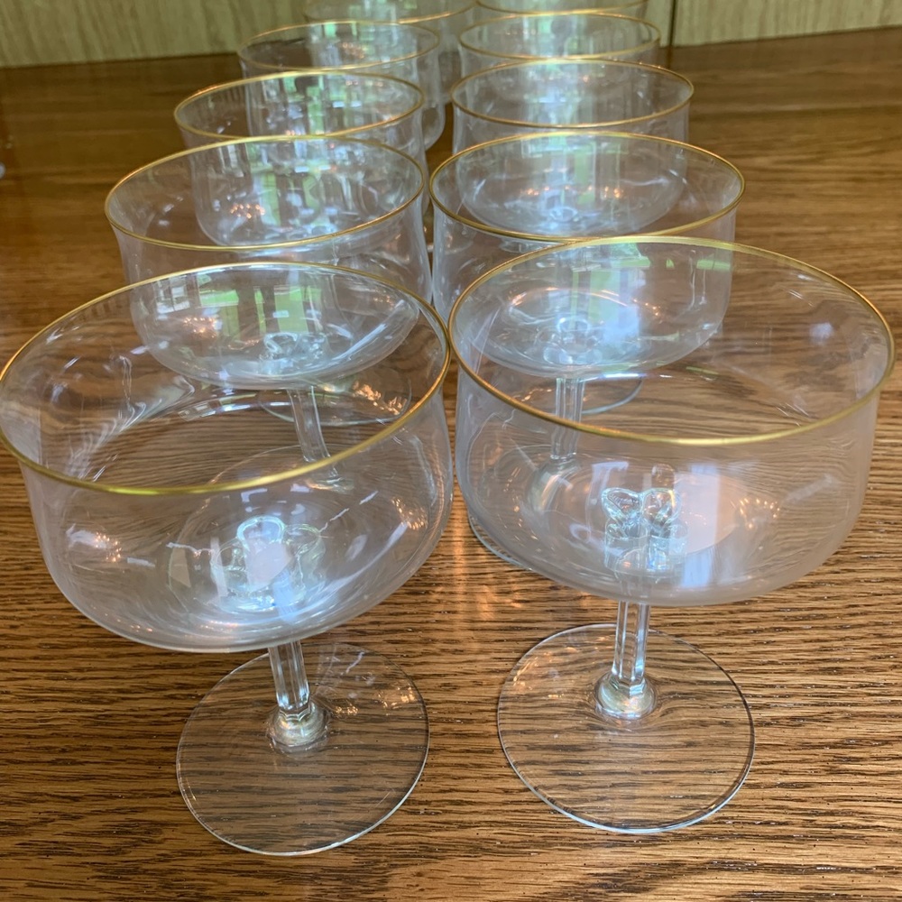 Set of 4 Lenox champagne/tall sherbet glasses in the pattern “intrigue”